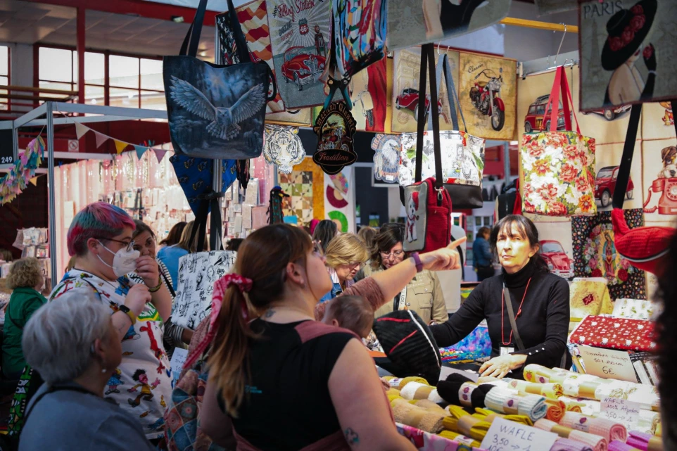 Stands de materiales DIY y patchwork en Crearte Granada DIY